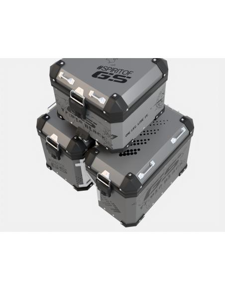 044.01 Triple Black on Grey Trip GT BL